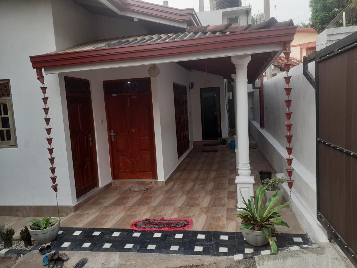 Bisandu Guesthouse Mirissa Exterior photo